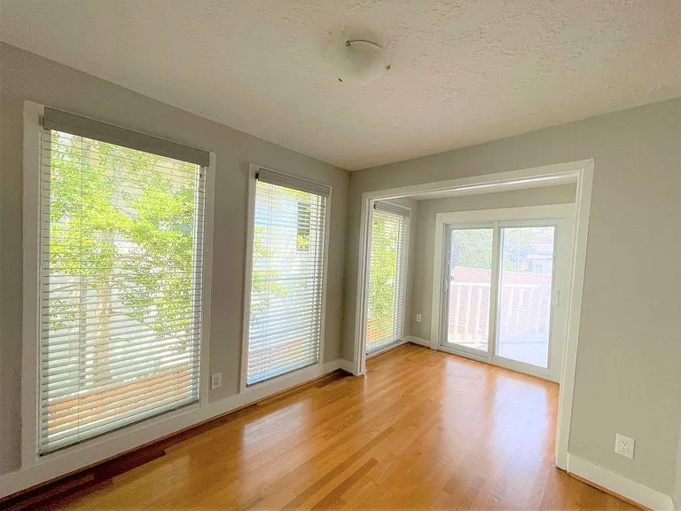 3605 Plumb St — Photo 16