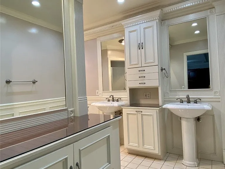 1693 N Euclid Ave — Photo 30