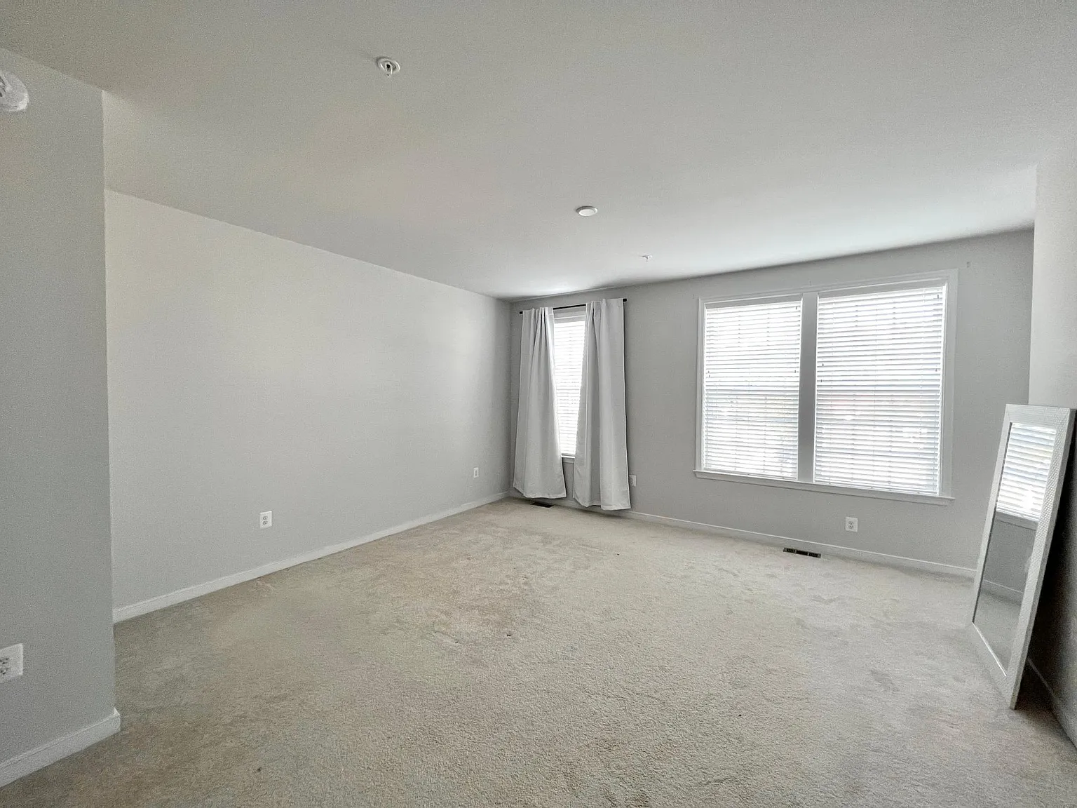 3 bed, 2.5 bath, 1524 sqft, $2,250 — Photo 2