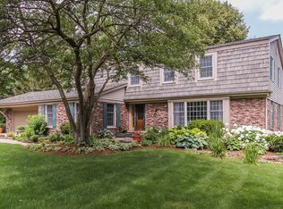 1360 Lake Shore Dr S, Barrington, IL 60010