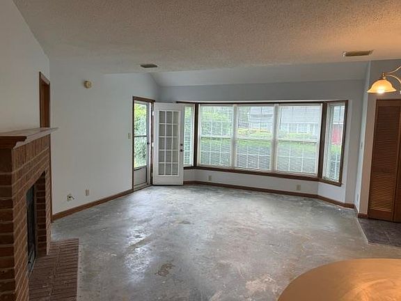 4th image of 1207 Erin Way #F