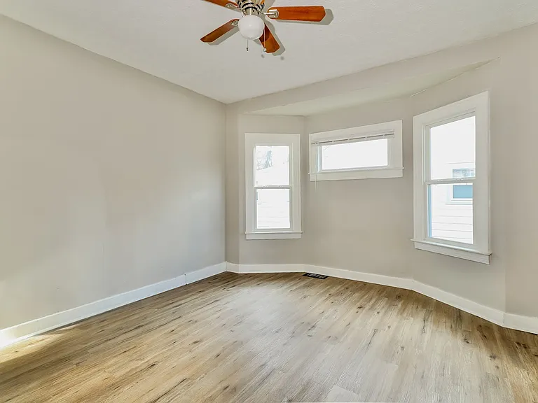535392_022_main_bedroom_13457607.jpg