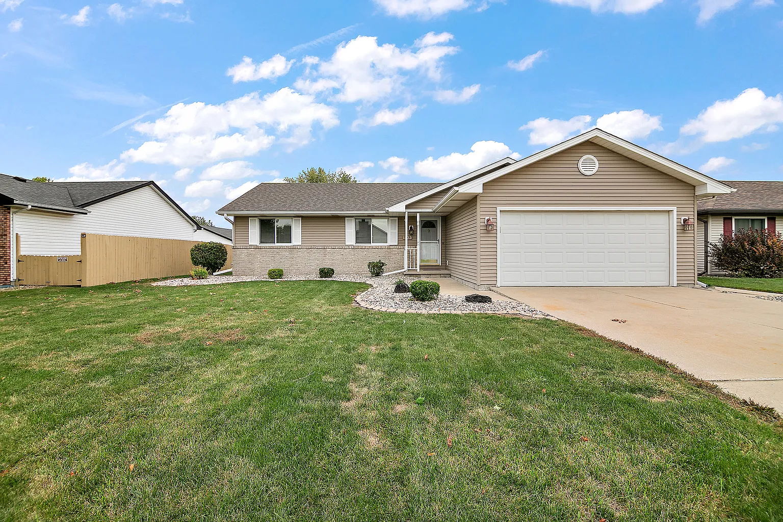 1533 Sir Lancelot Dr photo 1