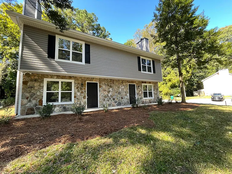 1438 S Diane Ct SE #B — Photo 1