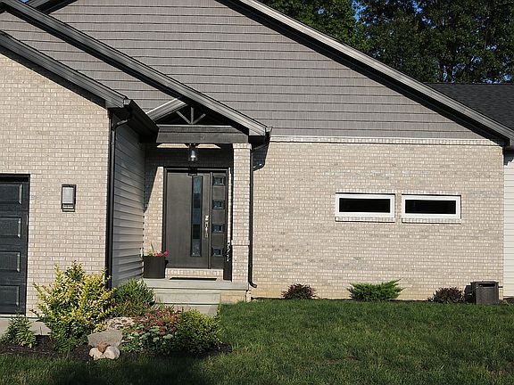 2nd image of 822 Shady Creek Dr