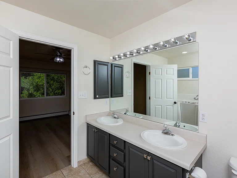 528 Park Ridge Ct — Photo 34