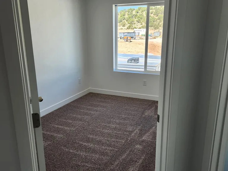 537 May Dr — Photo 12