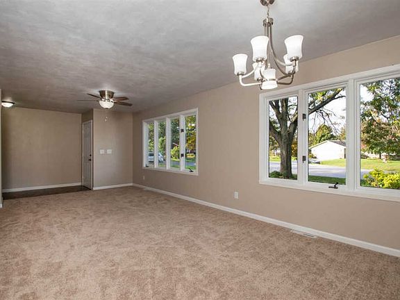 3rd image of 10337 Baederwood Dr