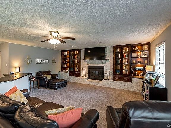 3rd image of 265 Phelps Ave