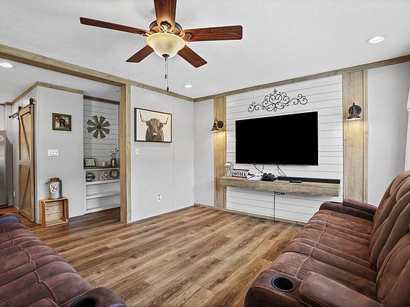 3rd image of 1777 Siam Rd