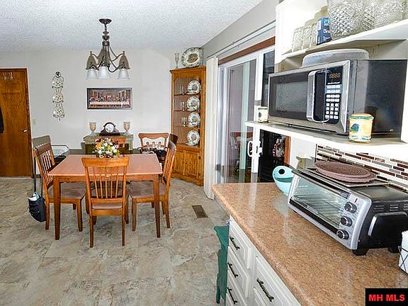 3rd image of 1313 Meadowbrook Dr