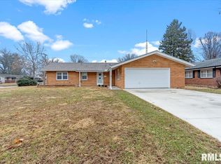 2101 Blackhawk Rd, Springfield, IL 62702