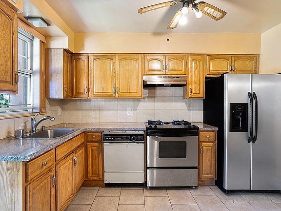 5th image of 1123 E 212th St