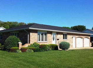 1427 1 1/2 St SW, Dyersville, IA 52040