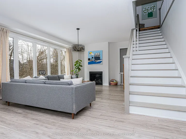40 Kirby Ave — Photo 8