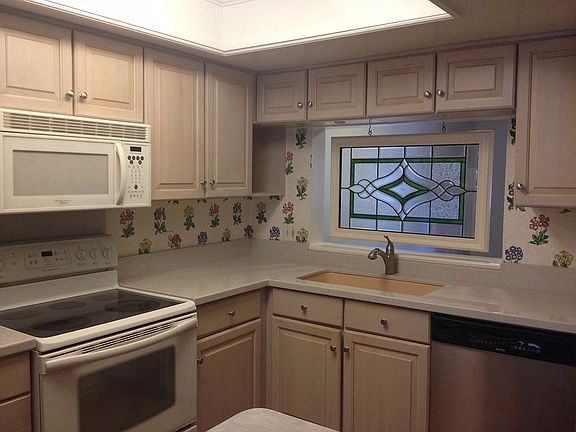 3rd image of 2610 E Pine St