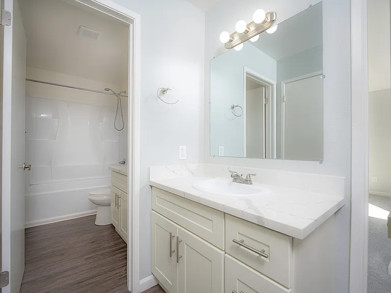 3040 Sunset UNIT#21 bath1 (2)