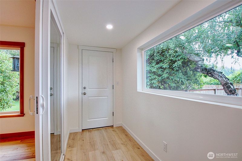 5th image of 15301 Second Avenue