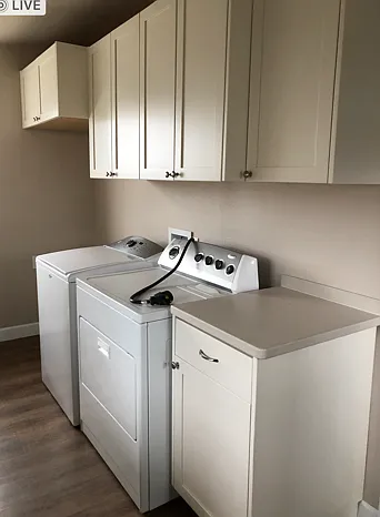 1223 N Western Ave — Photo 16