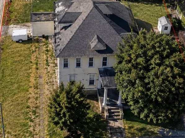 230 W 4th St, Mount Carmel, IL 62863