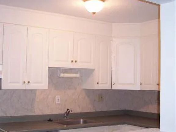 4th image of 30 Stony Brook Dr APT A5