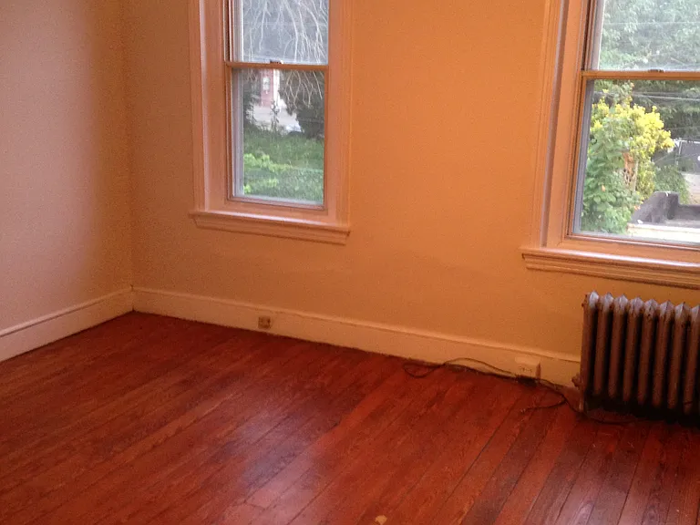 124 Burnside St — Photo 8