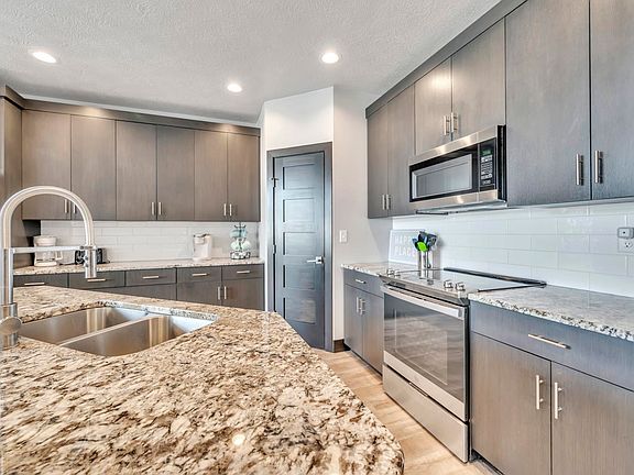 5th image of 580 Linden Dr #403
