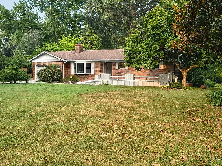 2409 Millwood Rd — Photo 3