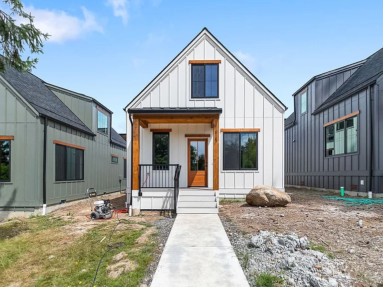 1615 Larrabee Ave — Photo 19