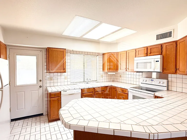 15076 N Escondido Dr #A — Photo 6