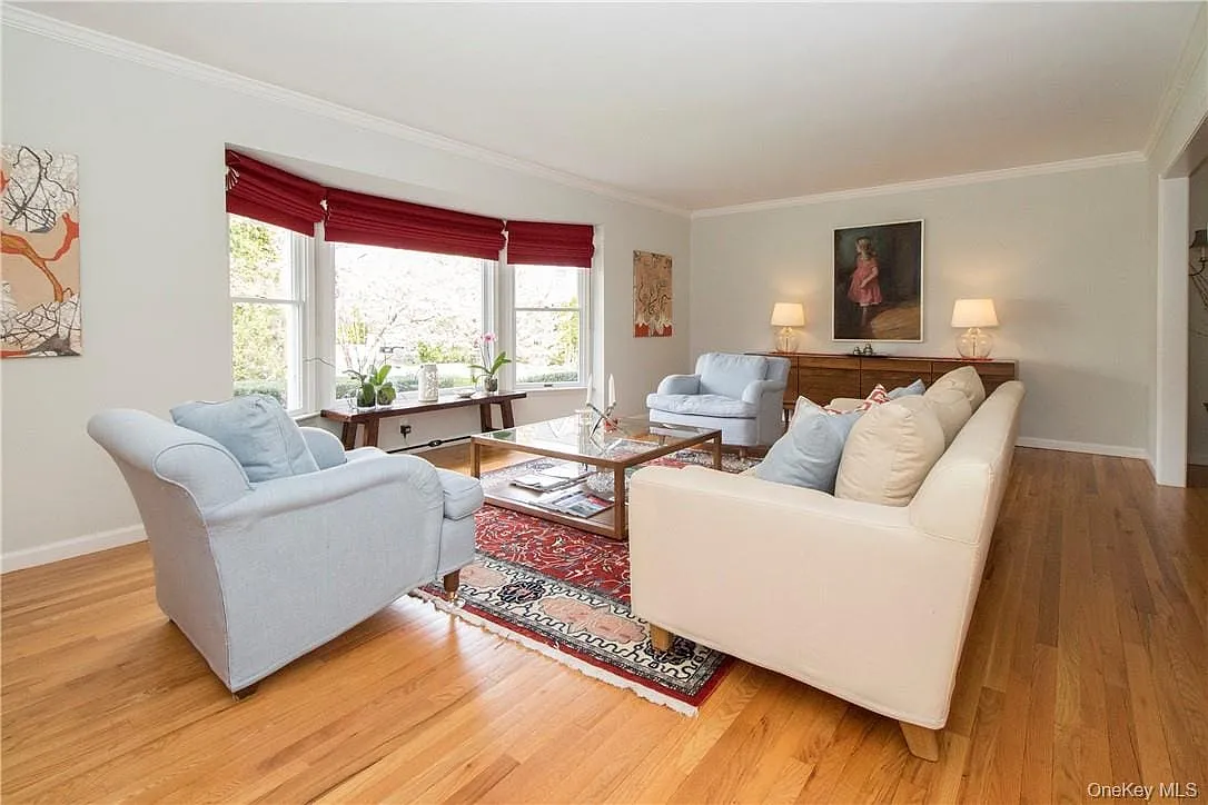 4 bed, 2.5 bath, 2518 sqft, $12,000 — Photo 2