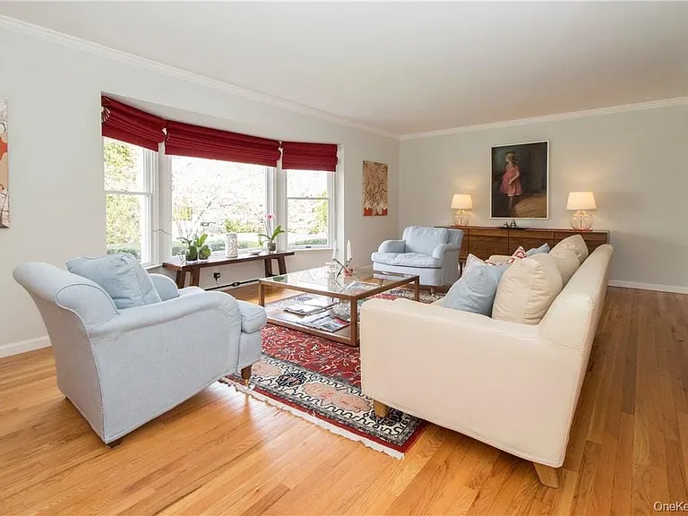 4 Dalphin Dr — Photo 2