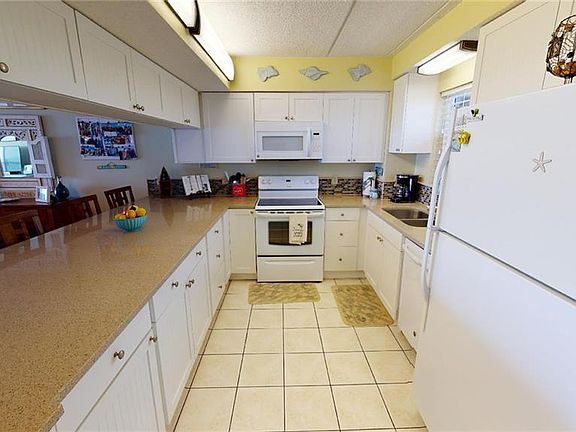 3rd image of 3240 S Fletcher Ave APT 549