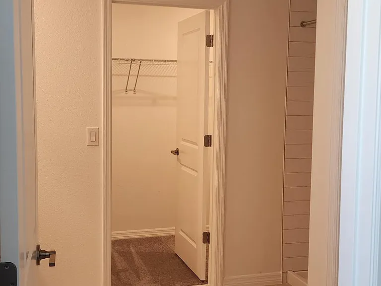 2529 Leonia Ln — Photo 19