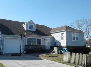 571 Barnard Ave, Woodmere, NY 11598