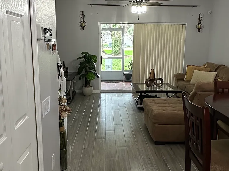1098 Vineland Pl — Photo 8
