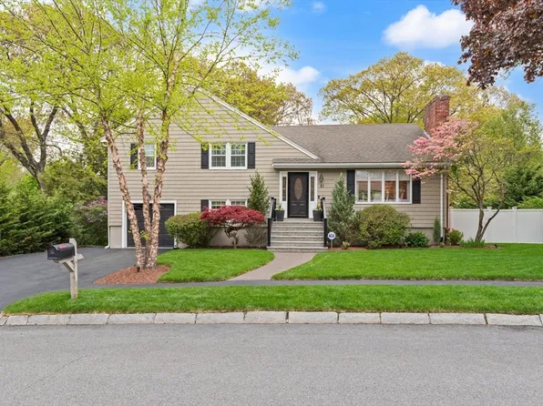 21 Buckingham Dr, Reading, MA 01867