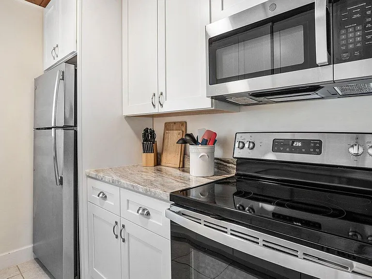 102 SE 7th Ave #1 — Photo 14
