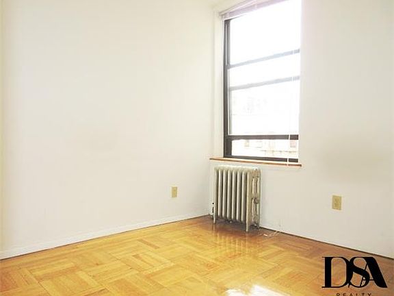 4th image of 2849 33rd St APT 4A