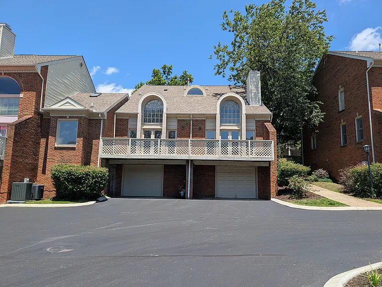 407 Clairton Ct #1 — Photo 4