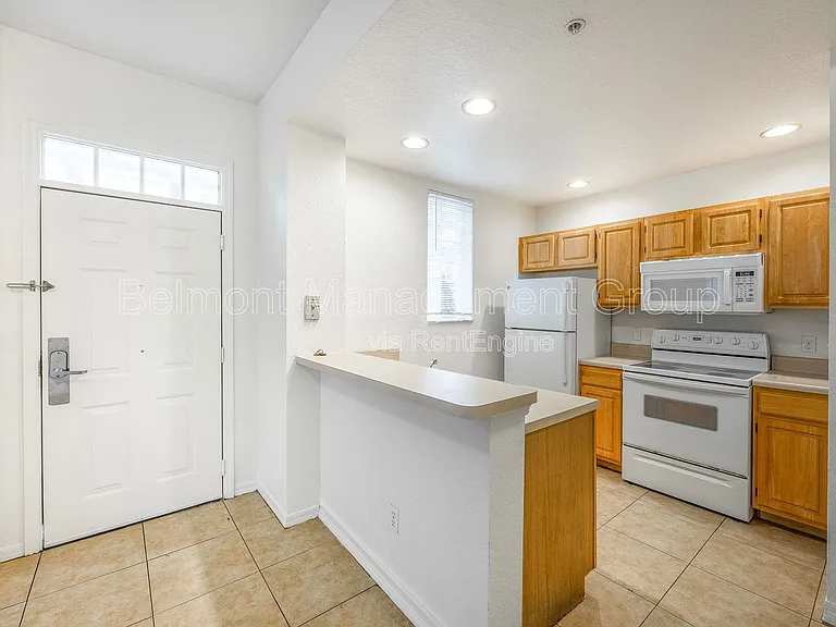 4021 Venetian Bay Dr #102 — Photo 4