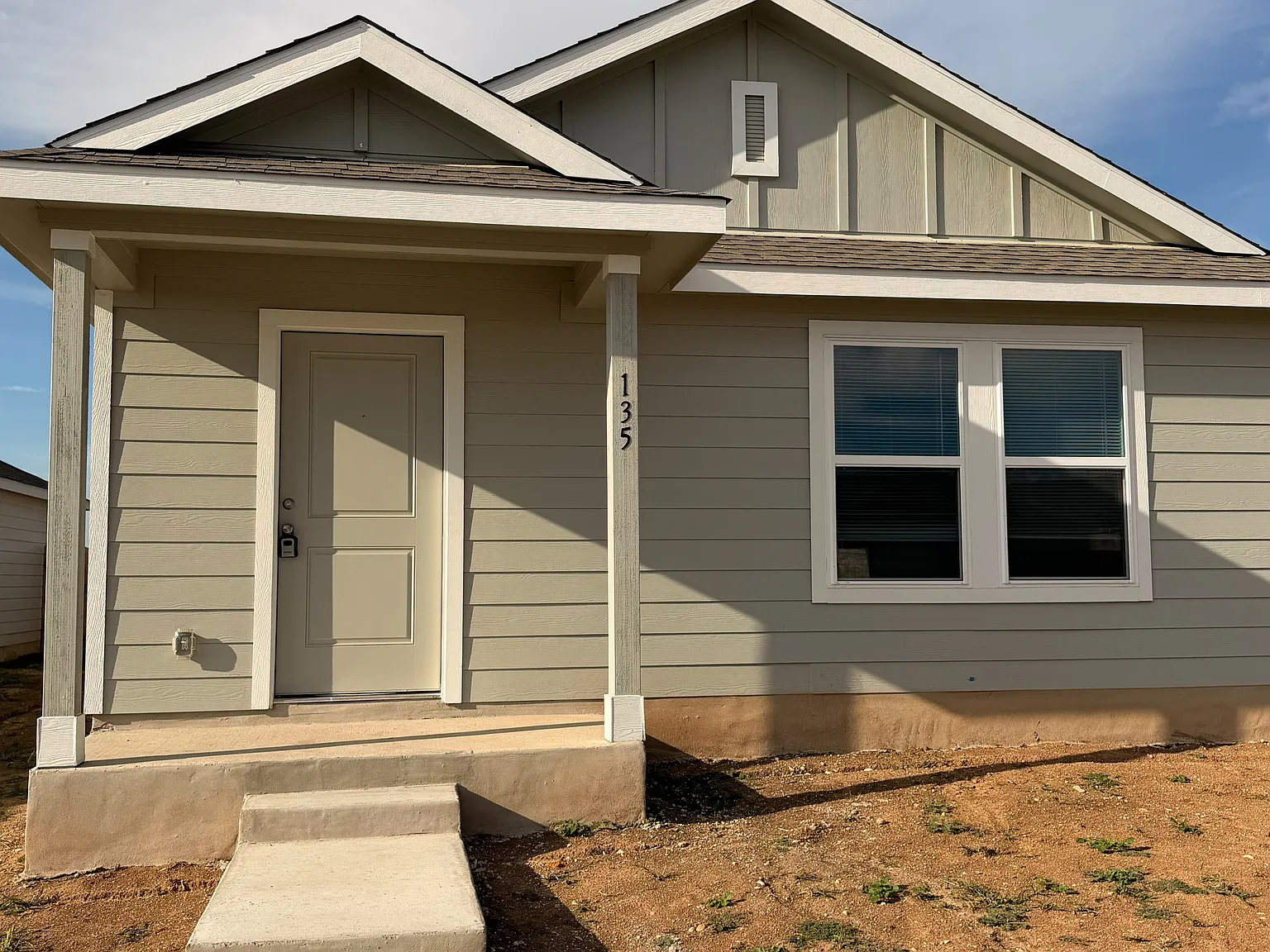 3 bed, 1380 sqft, $1,750 — Photo 1