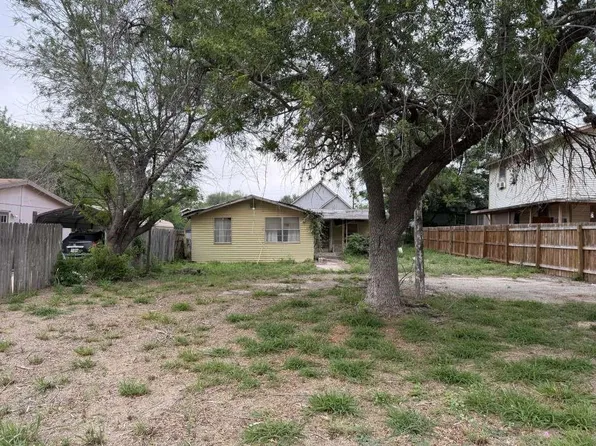 370 Gateway Dr, Poteet, TX 78065