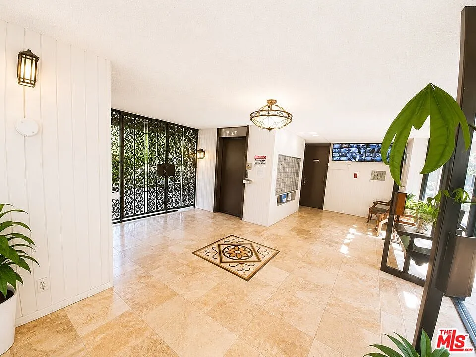 525 S Ardmore Ave #261