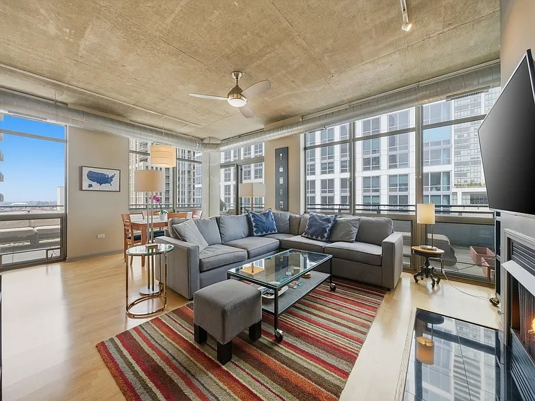 125 E 13th St #1401 — Photo 1