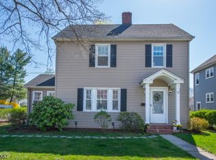 12 Raymond Rd, Morris Plains, NJ 07950