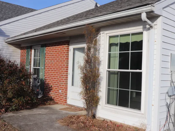 27 Fieldcrest Dr, Mechanicsburg, PA 17050