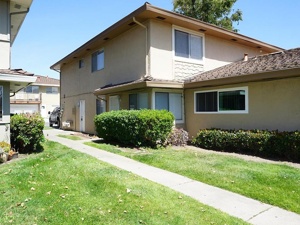 1st image of 902 Gilchrist Dr #3