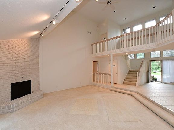 3rd image of 5 Salem Ct
