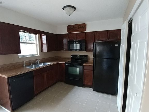 2nd image of 7613 Chatham Cir